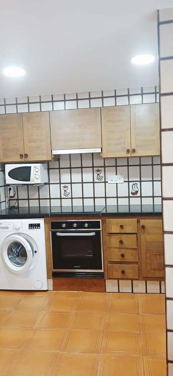 4 soveværelse Lejlighed til leje i Oliva - € 900 (Ref: 9220150)