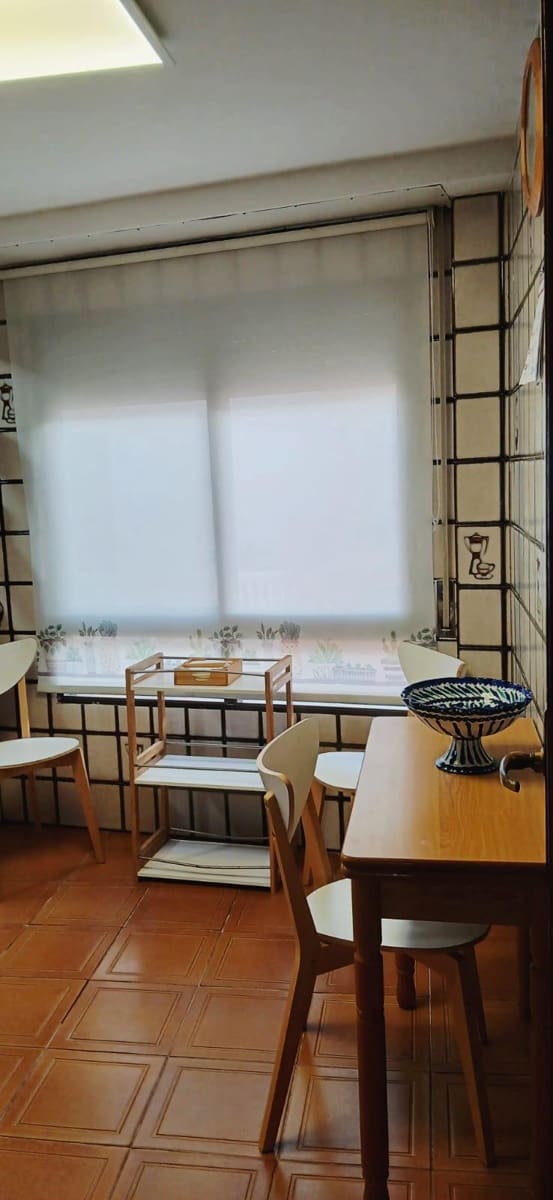 4 soveværelse Lejlighed til leje i Oliva - € 900 (Ref: 9220150)