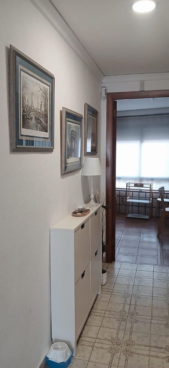 4 soveværelse Lejlighed til leje i Oliva - € 900 (Ref: 9220150)