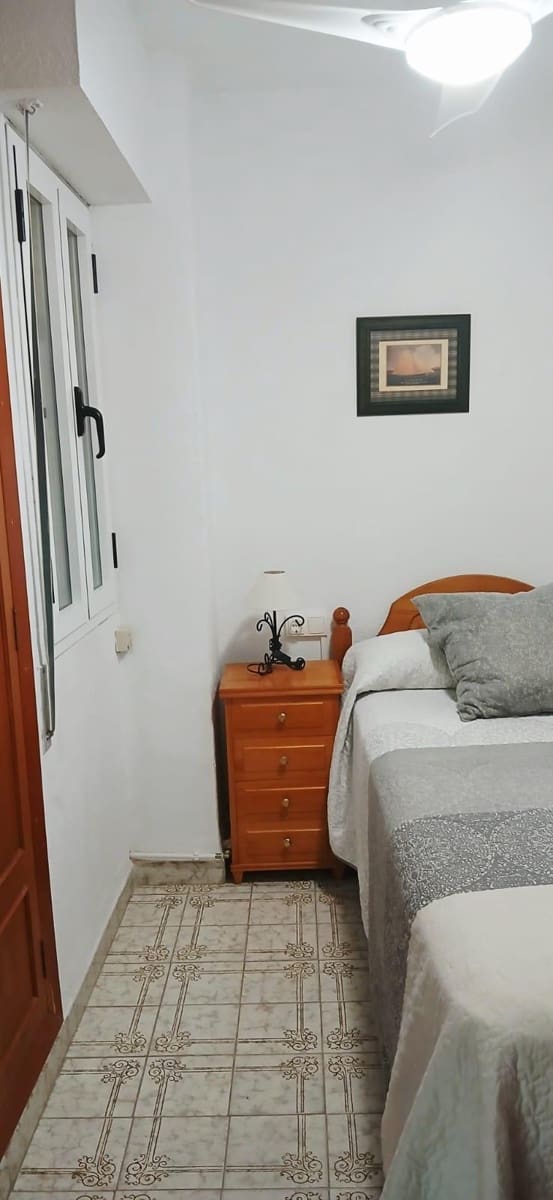 4 soveværelse Lejlighed til leje i Oliva - € 900 (Ref: 9220150)