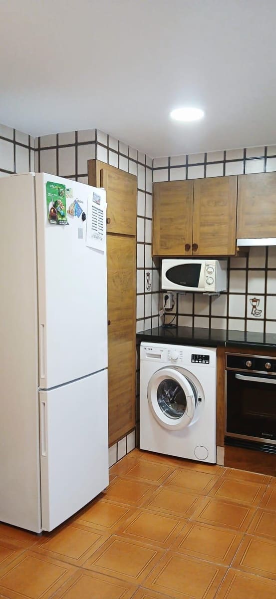 4 soveværelse Lejlighed til leje i Oliva - € 900 (Ref: 9220150)