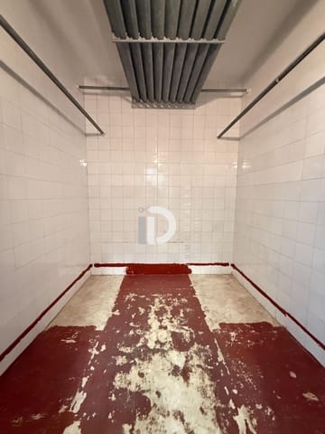 3 bedroom Commercial for sale in Miramar with pool - € 110,000 (Ref: 9226908)