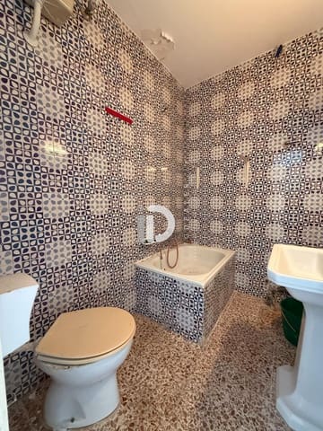 3 bedroom Commercial for sale in Miramar with pool - € 110,000 (Ref: 9226908)