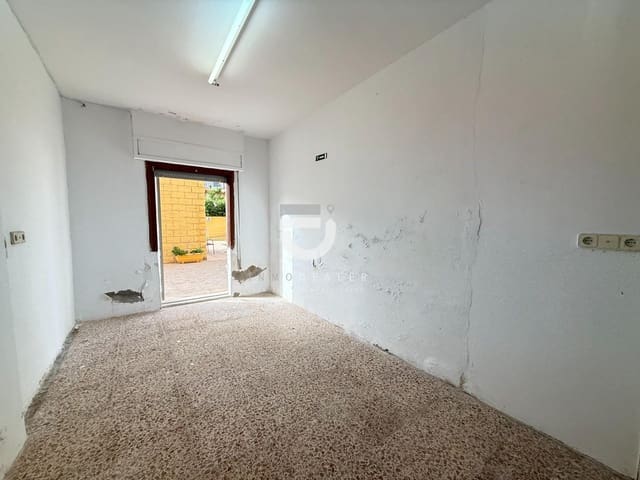 3 bedroom Commercial for sale in Miramar with pool - € 110,000 (Ref: 9226908)