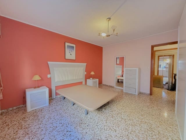 4 Zimmer Wohnung zu verkaufen in Gandia mit Garage - 180.000 € (Ref: 9228735)