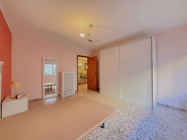 4 Zimmer Wohnung zu verkaufen in Gandia mit Garage - 180.000 € (Ref: 9228735)