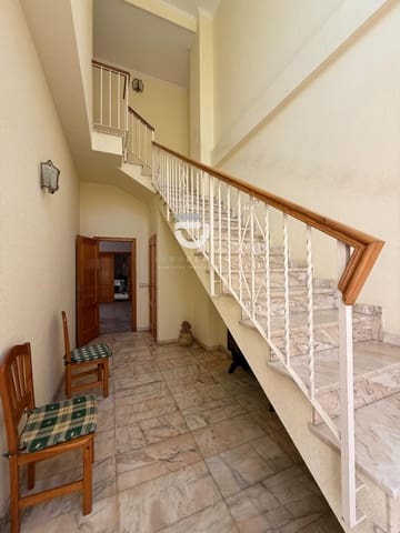4 bedroom Townhouse for sale in Real de Gandía with garage - € 222,000 (Ref: 9243222)