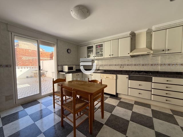 4 bedroom Townhouse for sale in Real de Gandía with garage - € 222,000 (Ref: 9243222)