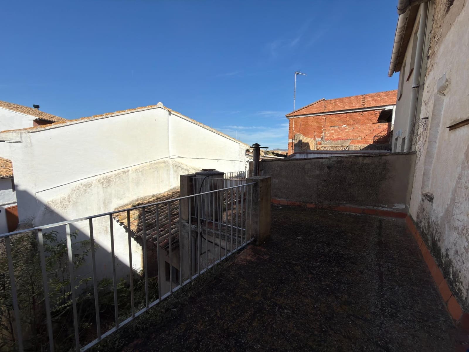 5 makuuhuone Omakotitalo myytävänä paikassa Llocnou de Sant Jeroni - 49 000 € (Ref: 9383175)