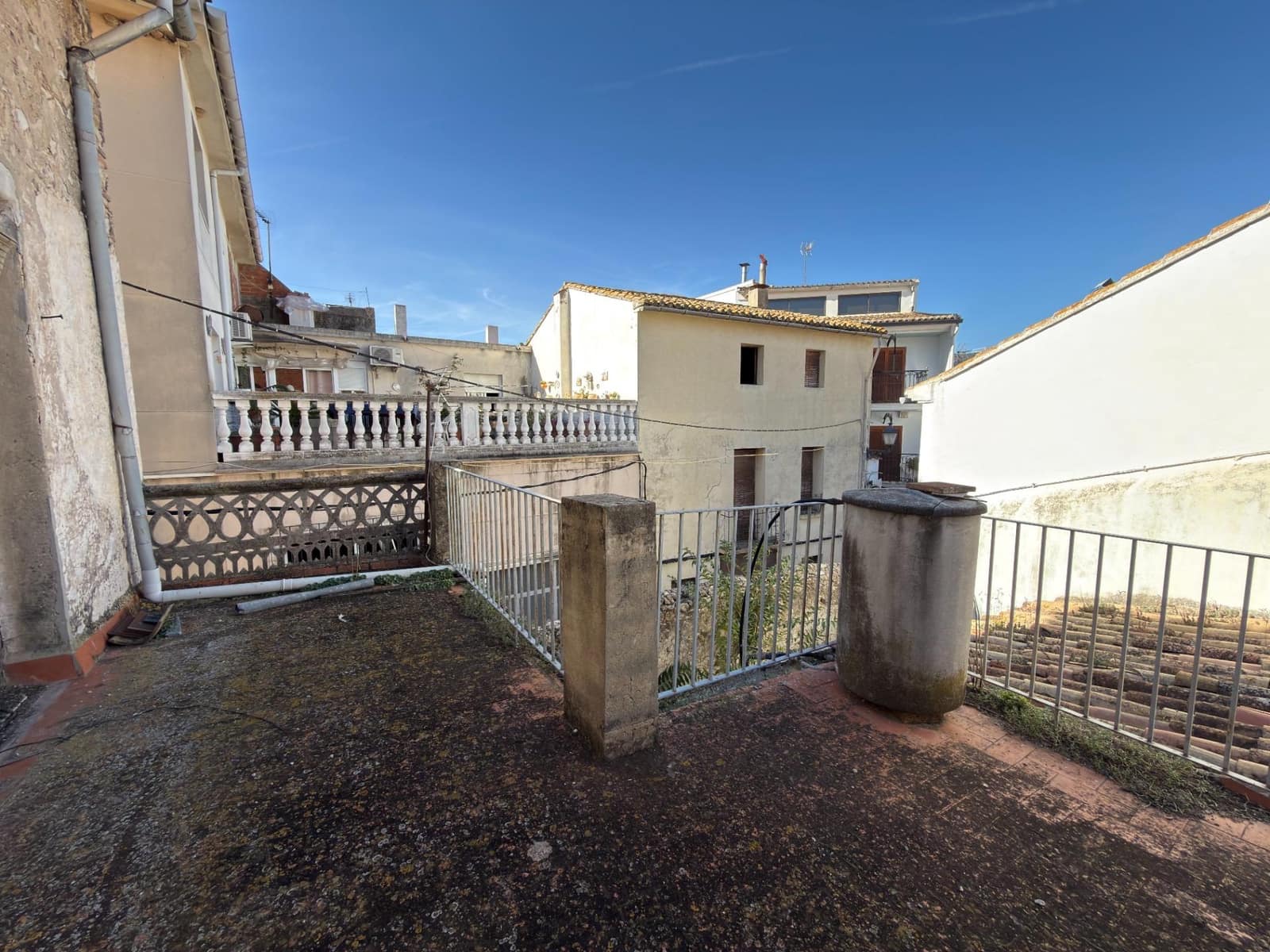 5 makuuhuone Omakotitalo myytävänä paikassa Llocnou de Sant Jeroni - 49 000 € (Ref: 9383175)