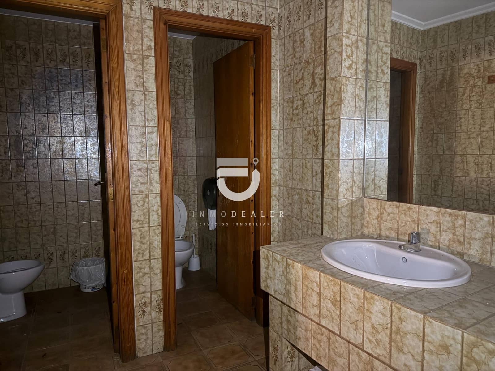 Commercial for sale in Gandia - € 120,000 (Ref: 9401598)