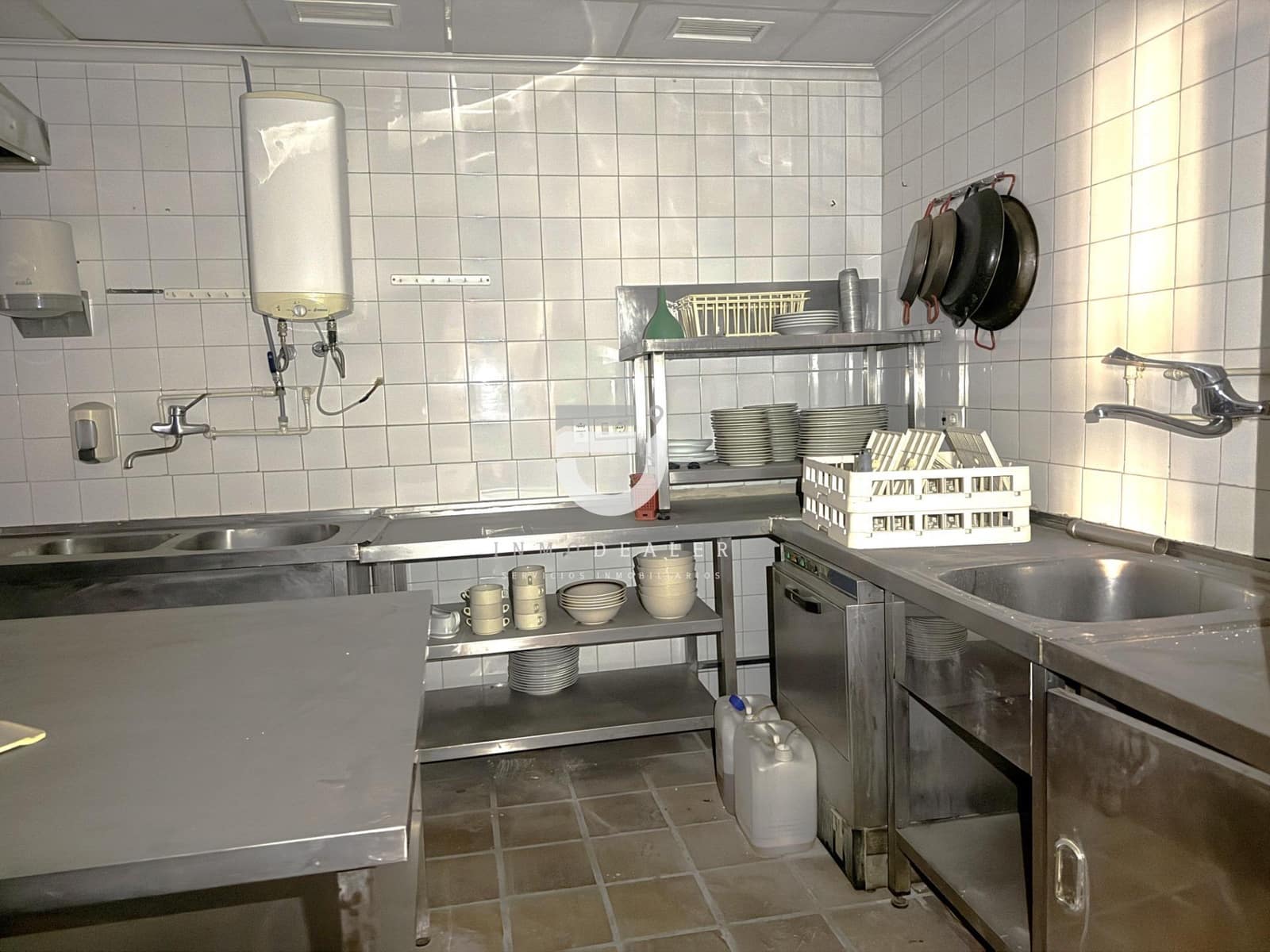 Commercial for sale in Gandia - € 120,000 (Ref: 9401598)