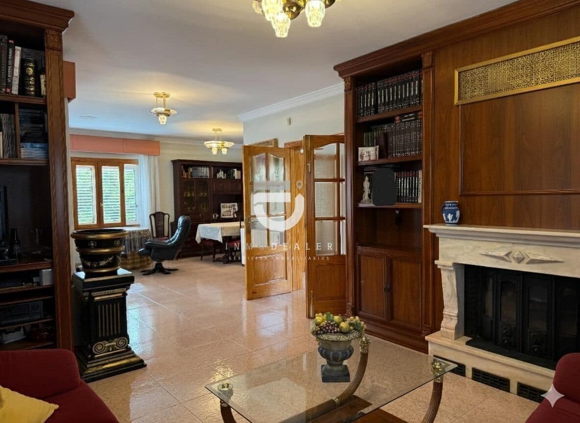 5 makuuhuone Huvila myytävänä paikassa Oliva mukana uima-altaan 
autotalli - 750 000 € (Ref: 9419936)