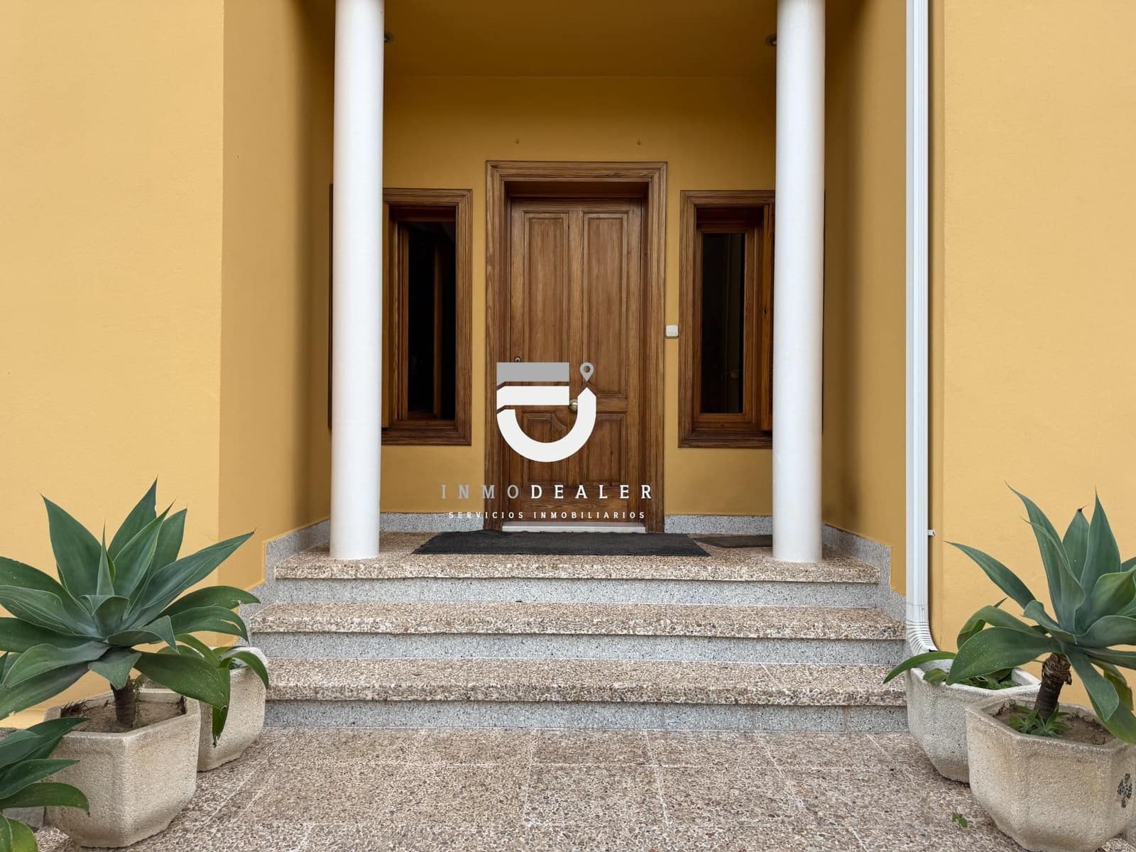 5 makuuhuone Huvila myytävänä paikassa Oliva mukana uima-altaan 
autotalli - 750 000 € (Ref: 9419936)