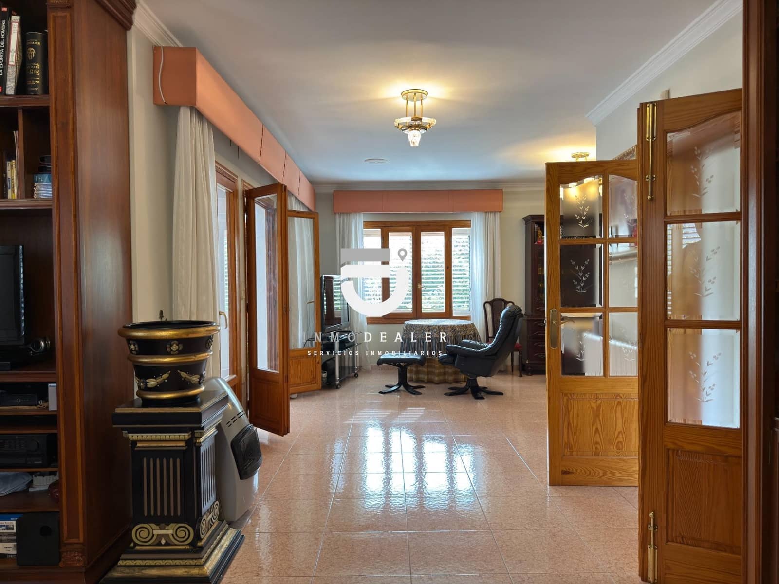 5 makuuhuone Huvila myytävänä paikassa Oliva mukana uima-altaan 
autotalli - 750 000 € (Ref: 9419936)