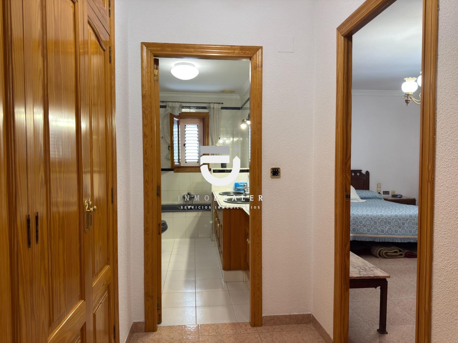 5 makuuhuone Huvila myytävänä paikassa Oliva mukana uima-altaan 
autotalli - 750 000 € (Ref: 9419936)