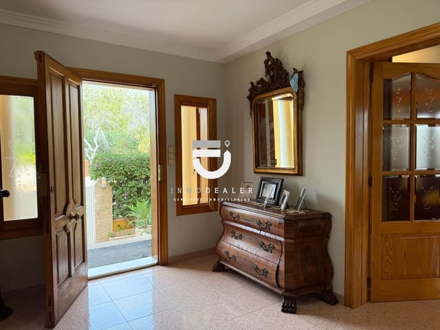 5 makuuhuone Huvila myytävänä paikassa Oliva Pueblo, Oliva mukana uima-altaan 
autotalli - 750 000 € (Ref: 9419936)