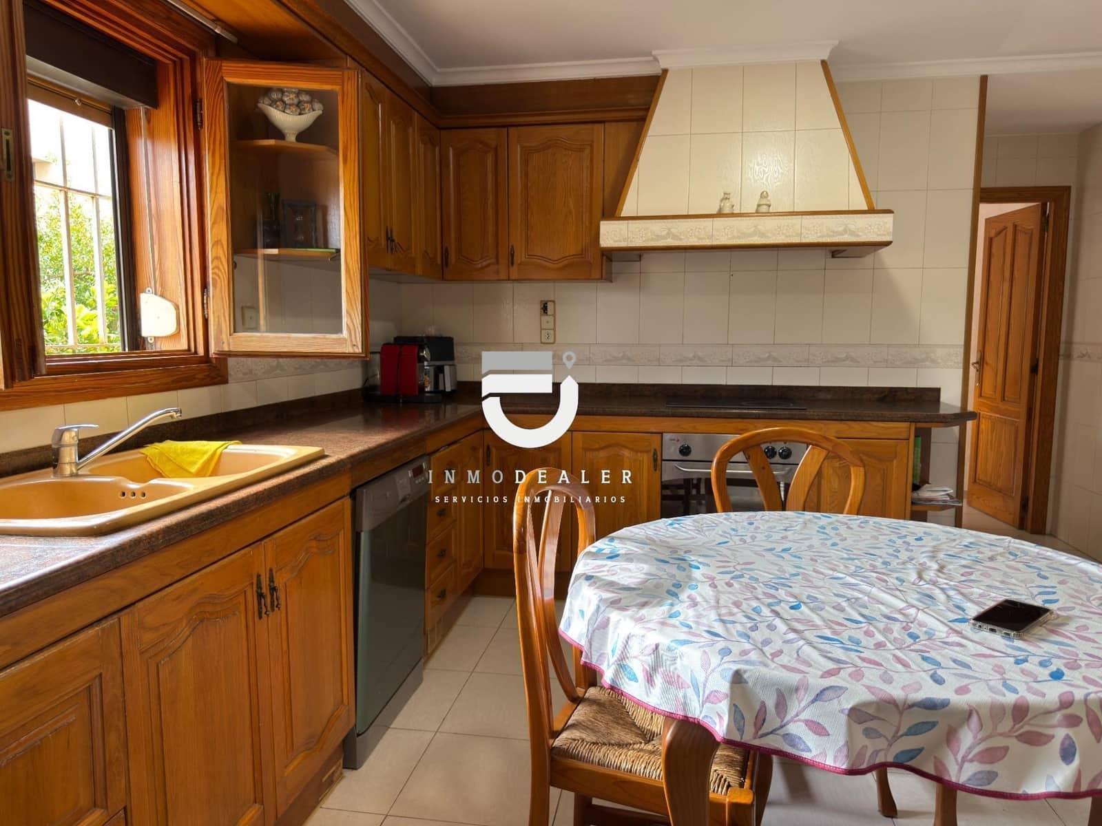 5 makuuhuone Huvila myytävänä paikassa Oliva mukana uima-altaan 
autotalli - 750 000 € (Ref: 9419936)