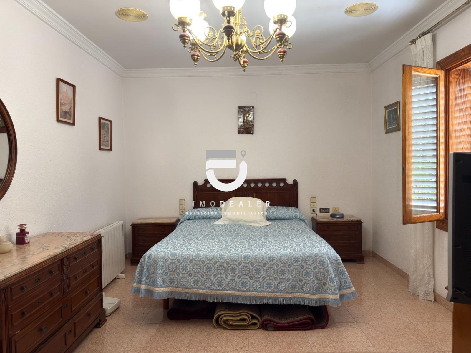 5 makuuhuone Huvila myytävänä paikassa Oliva mukana uima-altaan 
autotalli - 750 000 € (Ref: 9419936)