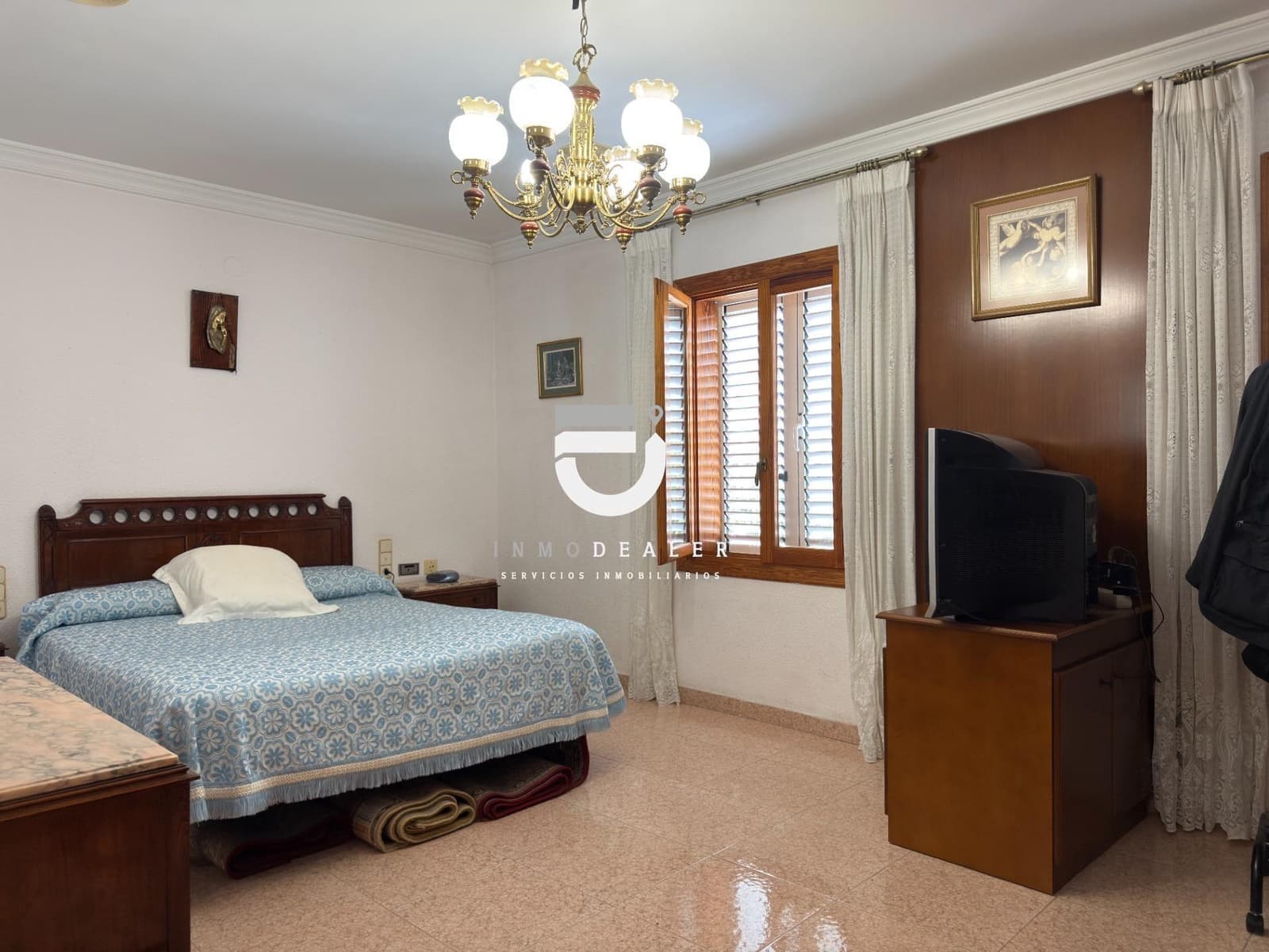 5 makuuhuone Huvila myytävänä paikassa Oliva mukana uima-altaan 
autotalli - 750 000 € (Ref: 9419936)