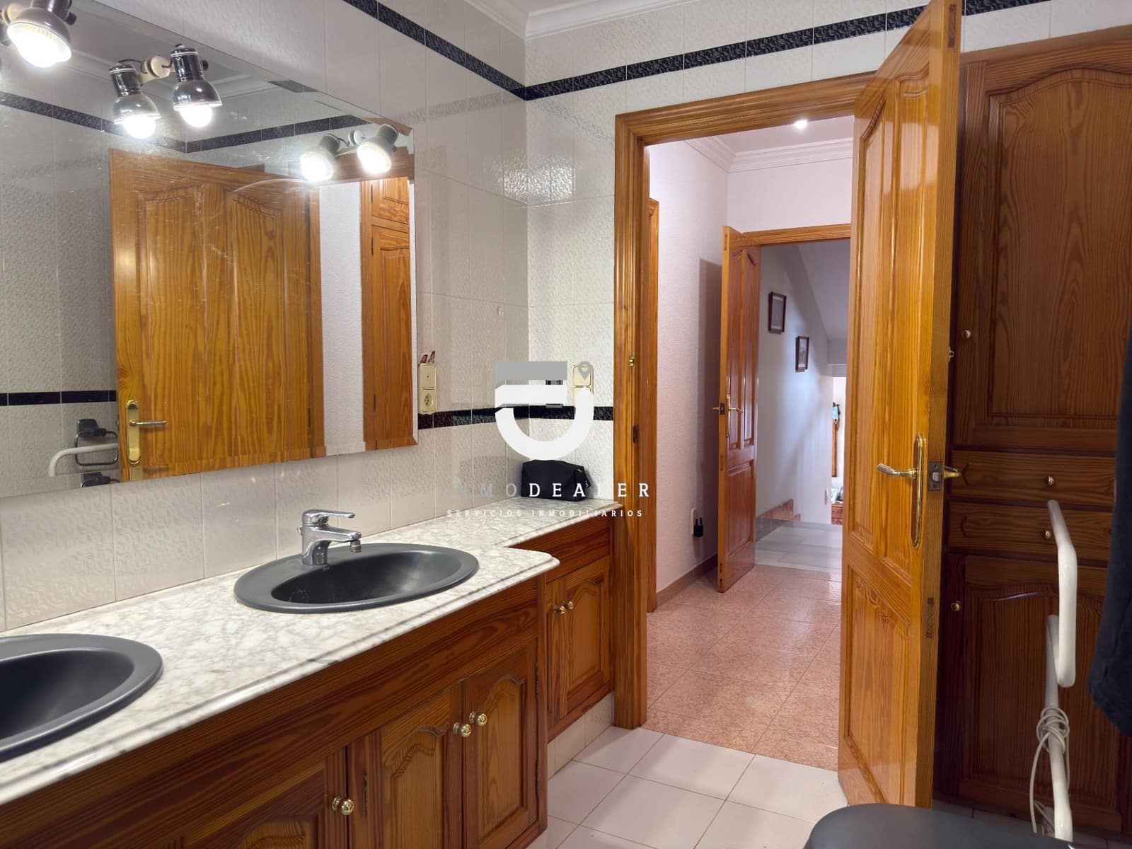 5 makuuhuone Huvila myytävänä paikassa Oliva mukana uima-altaan 
autotalli - 750 000 € (Ref: 9419936)