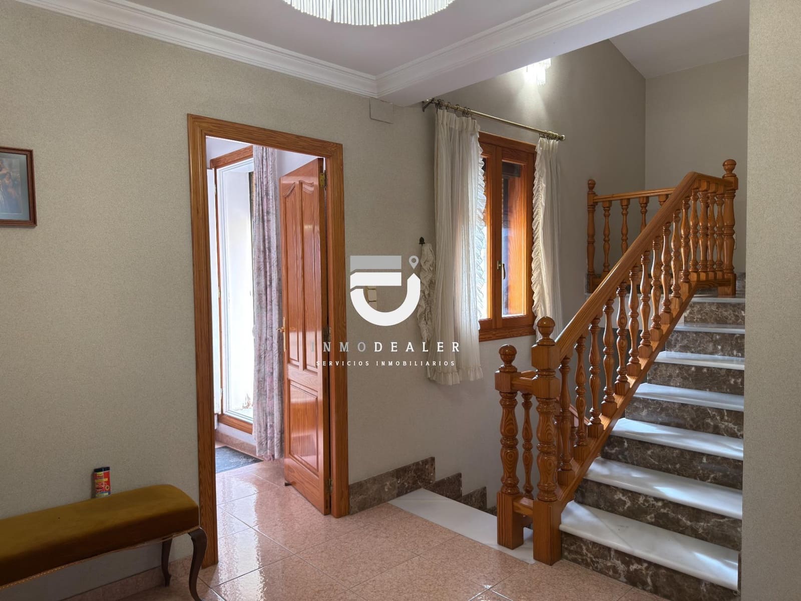 5 makuuhuone Huvila myytävänä paikassa Oliva mukana uima-altaan 
autotalli - 750 000 € (Ref: 9419936)