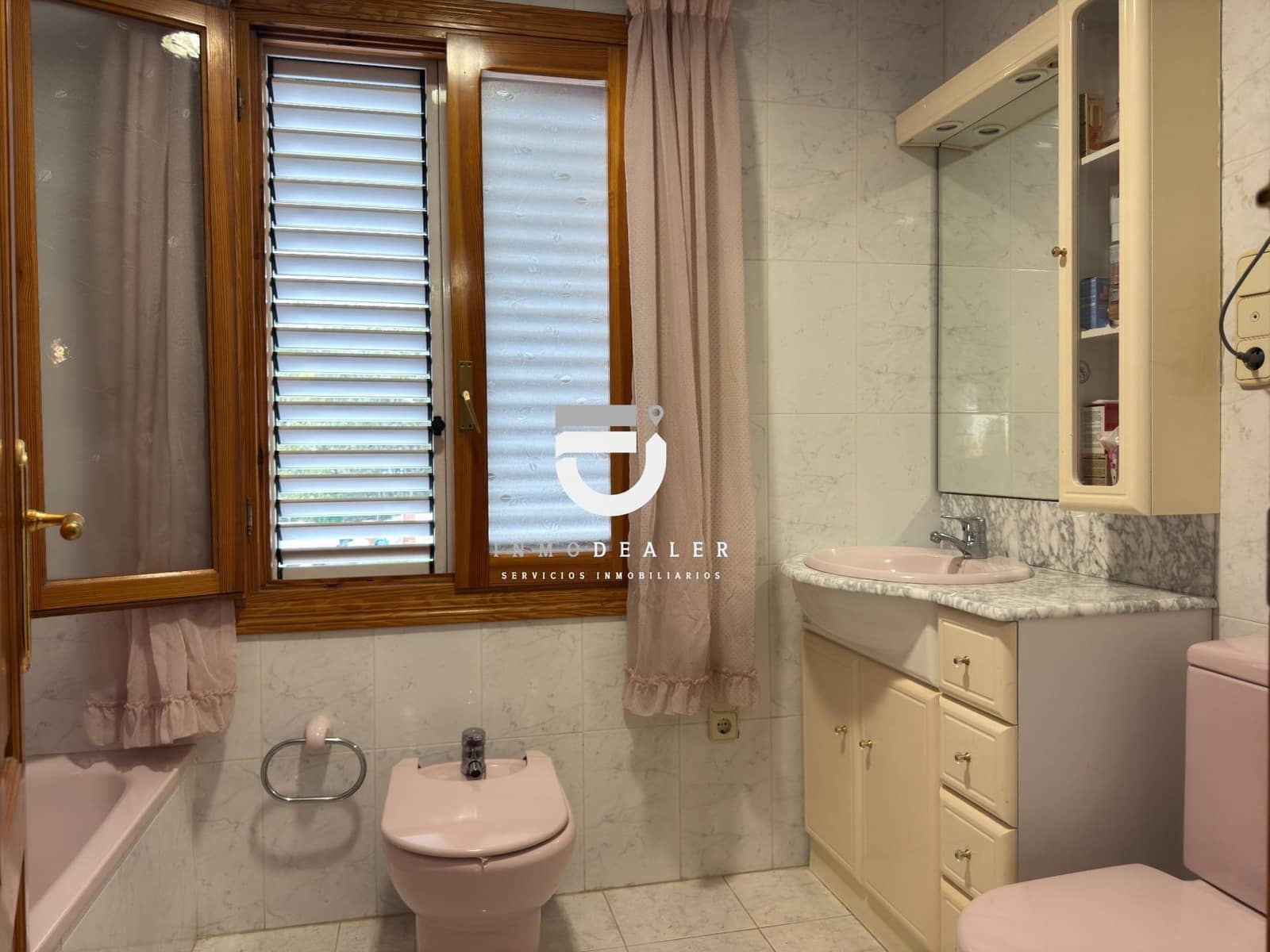 5 makuuhuone Huvila myytävänä paikassa Oliva mukana uima-altaan 
autotalli - 750 000 € (Ref: 9419936)