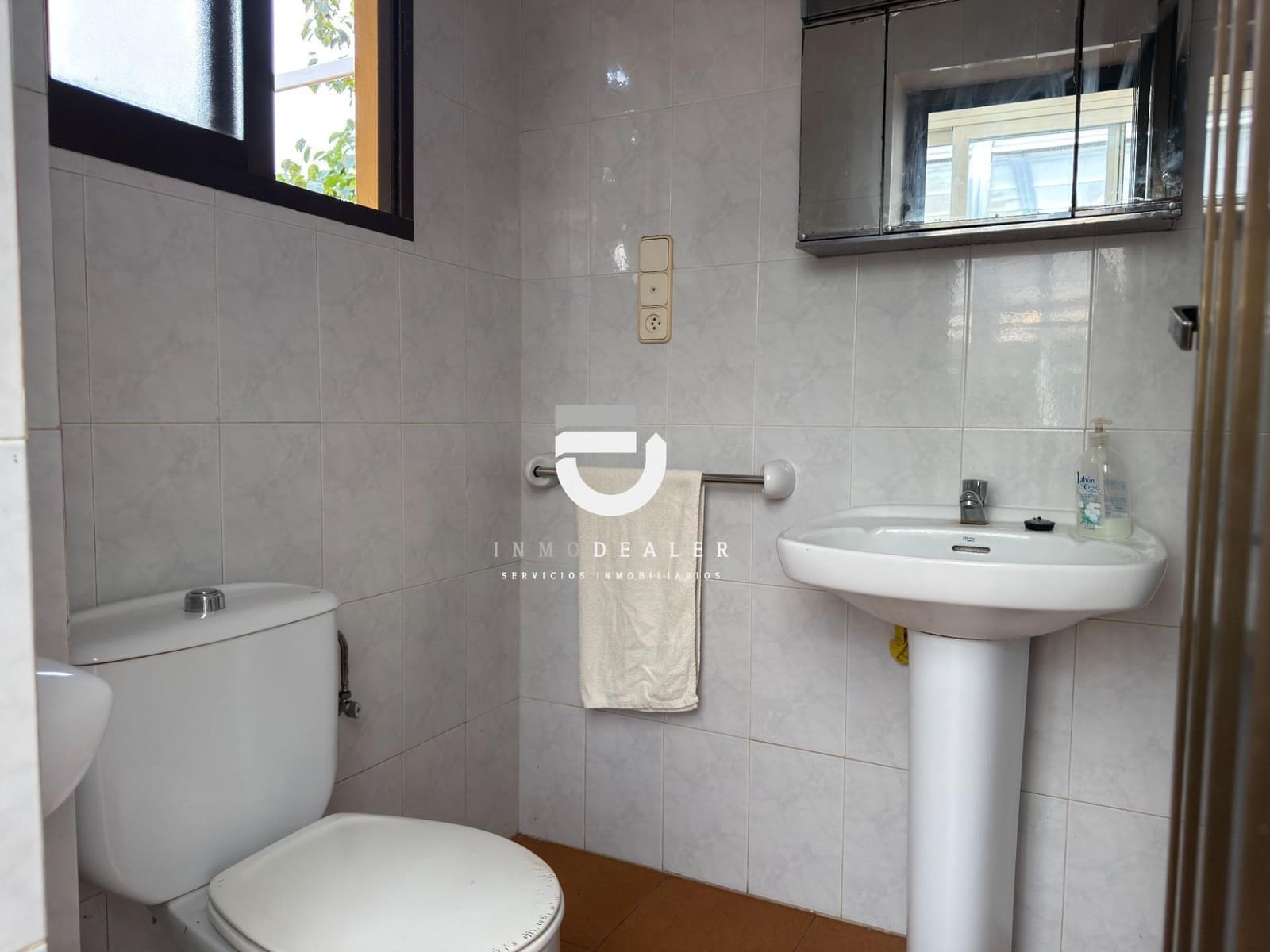 5 makuuhuone Huvila myytävänä paikassa Oliva mukana uima-altaan 
autotalli - 750 000 € (Ref: 9419936)