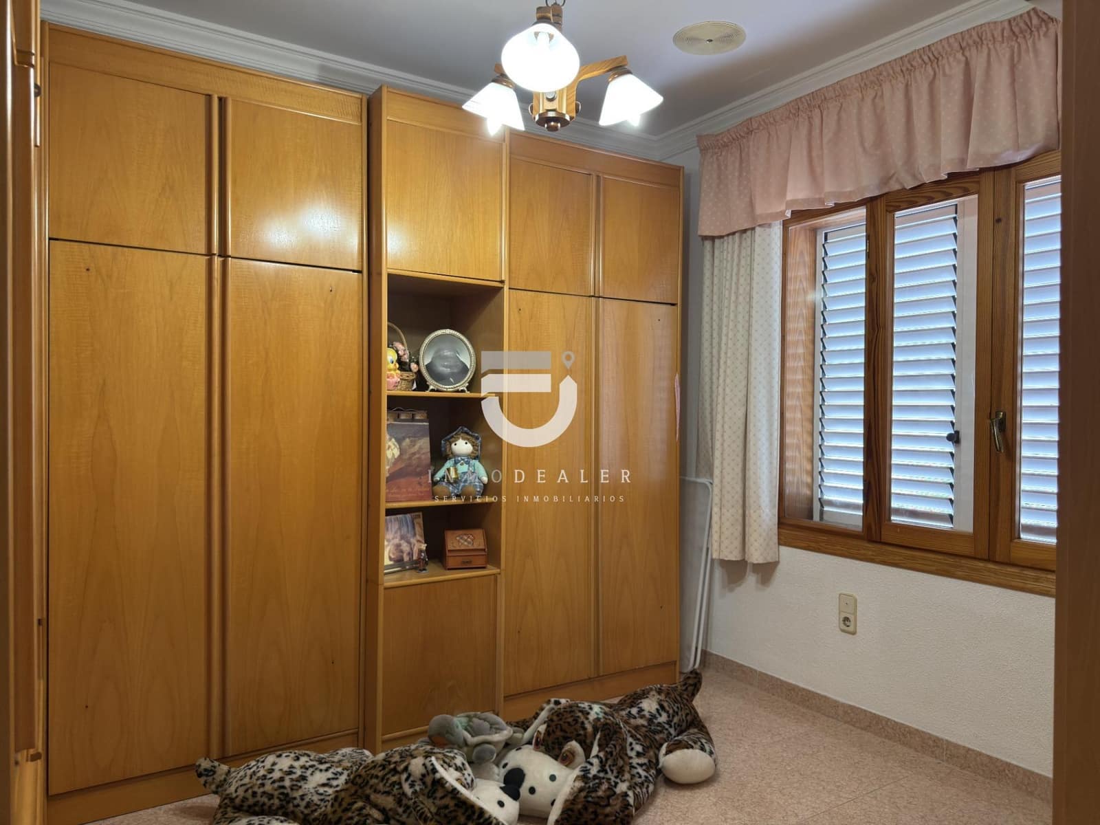 5 makuuhuone Huvila myytävänä paikassa Oliva mukana uima-altaan 
autotalli - 750 000 € (Ref: 9419936)