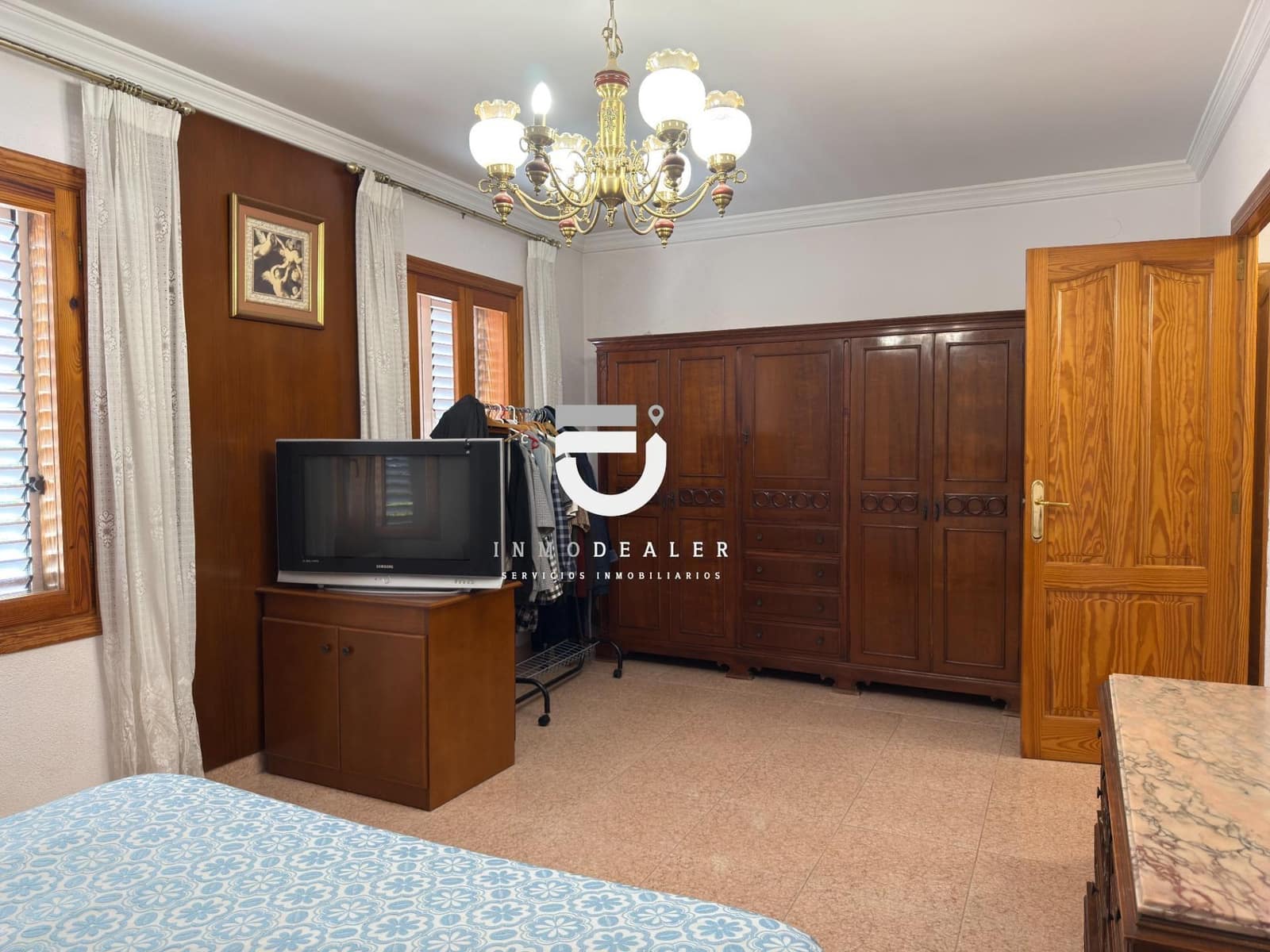 5 makuuhuone Huvila myytävänä paikassa Oliva mukana uima-altaan 
autotalli - 750 000 € (Ref: 9419936)