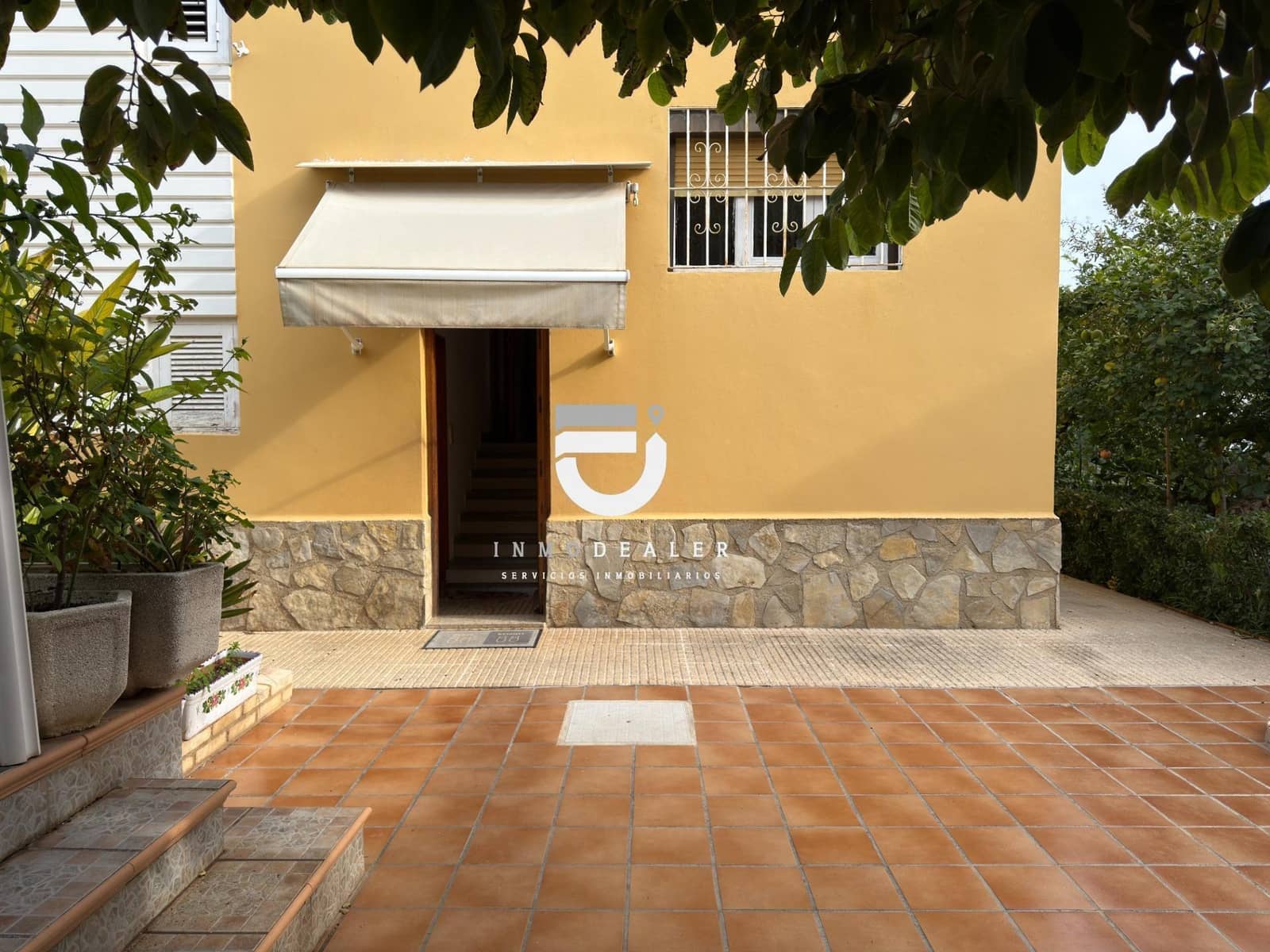 5 makuuhuone Huvila myytävänä paikassa Oliva mukana uima-altaan 
autotalli - 750 000 € (Ref: 9419936)