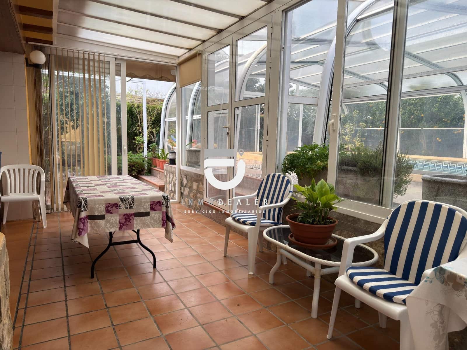 5 makuuhuone Huvila myytävänä paikassa Oliva mukana uima-altaan 
autotalli - 750 000 € (Ref: 9419936)