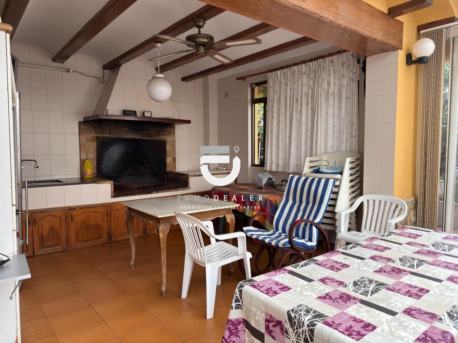 5 makuuhuone Huvila myytävänä paikassa Oliva mukana uima-altaan 
autotalli - 750 000 € (Ref: 9419936)