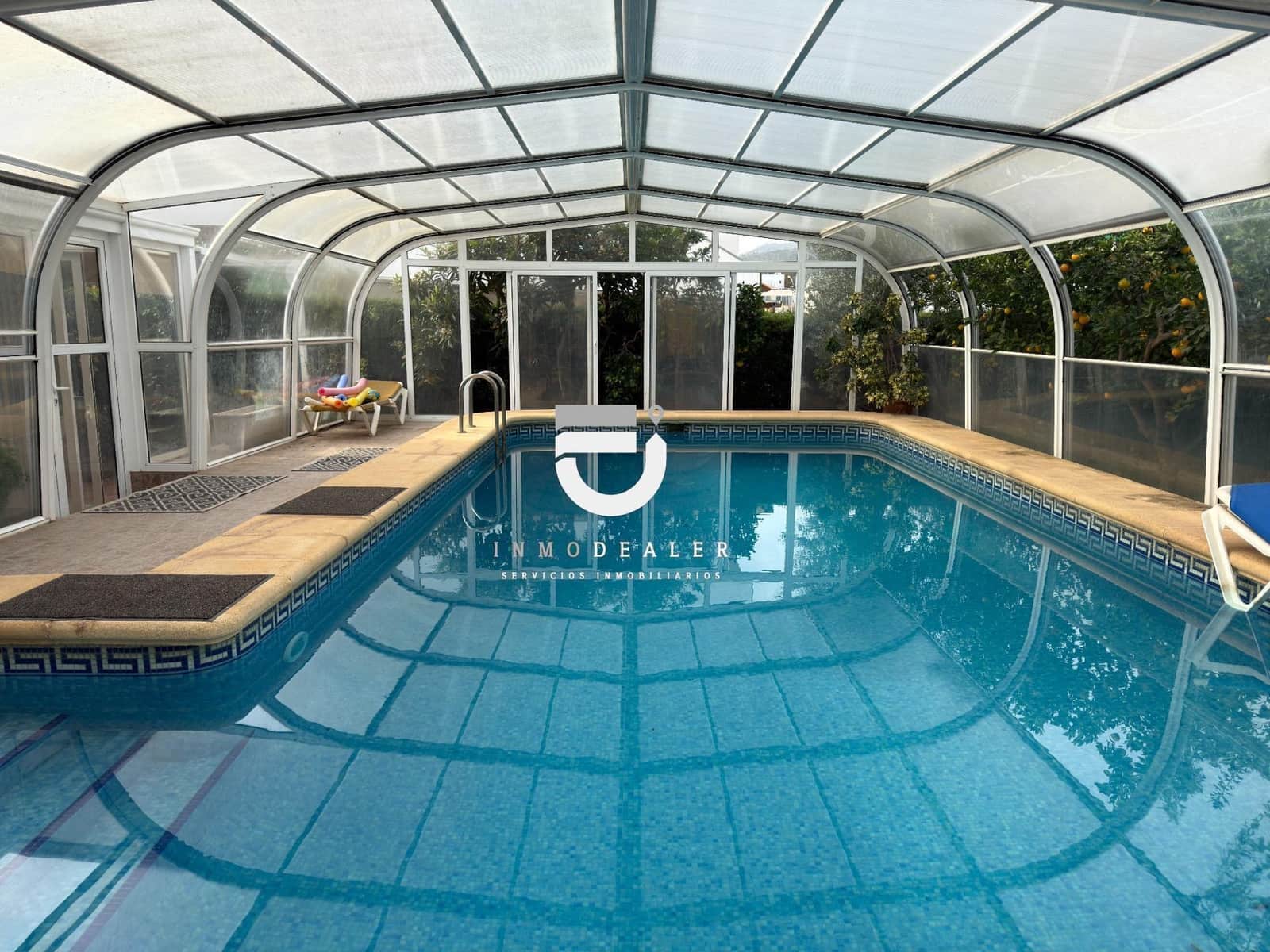 5 makuuhuone Huvila myytävänä paikassa Oliva mukana uima-altaan 
autotalli - 750 000 € (Ref: 9419936)