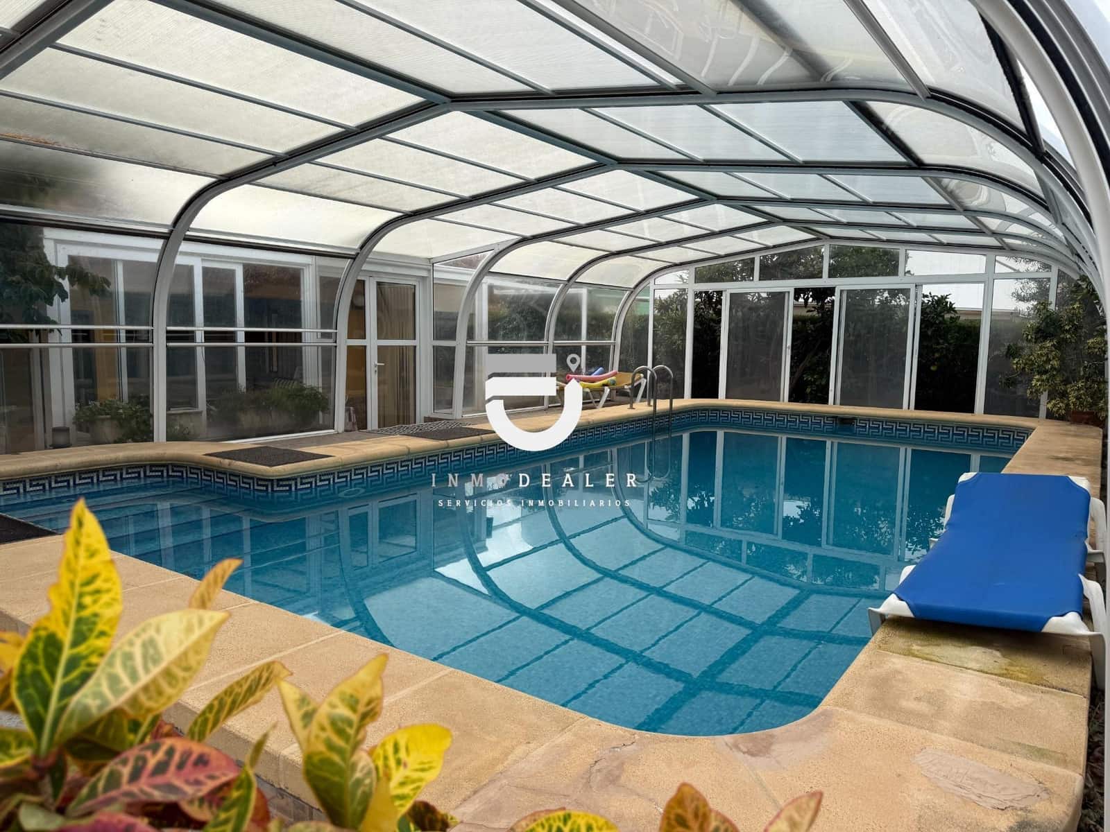 5 makuuhuone Huvila myytävänä paikassa Oliva mukana uima-altaan 
autotalli - 750 000 € (Ref: 9419936)