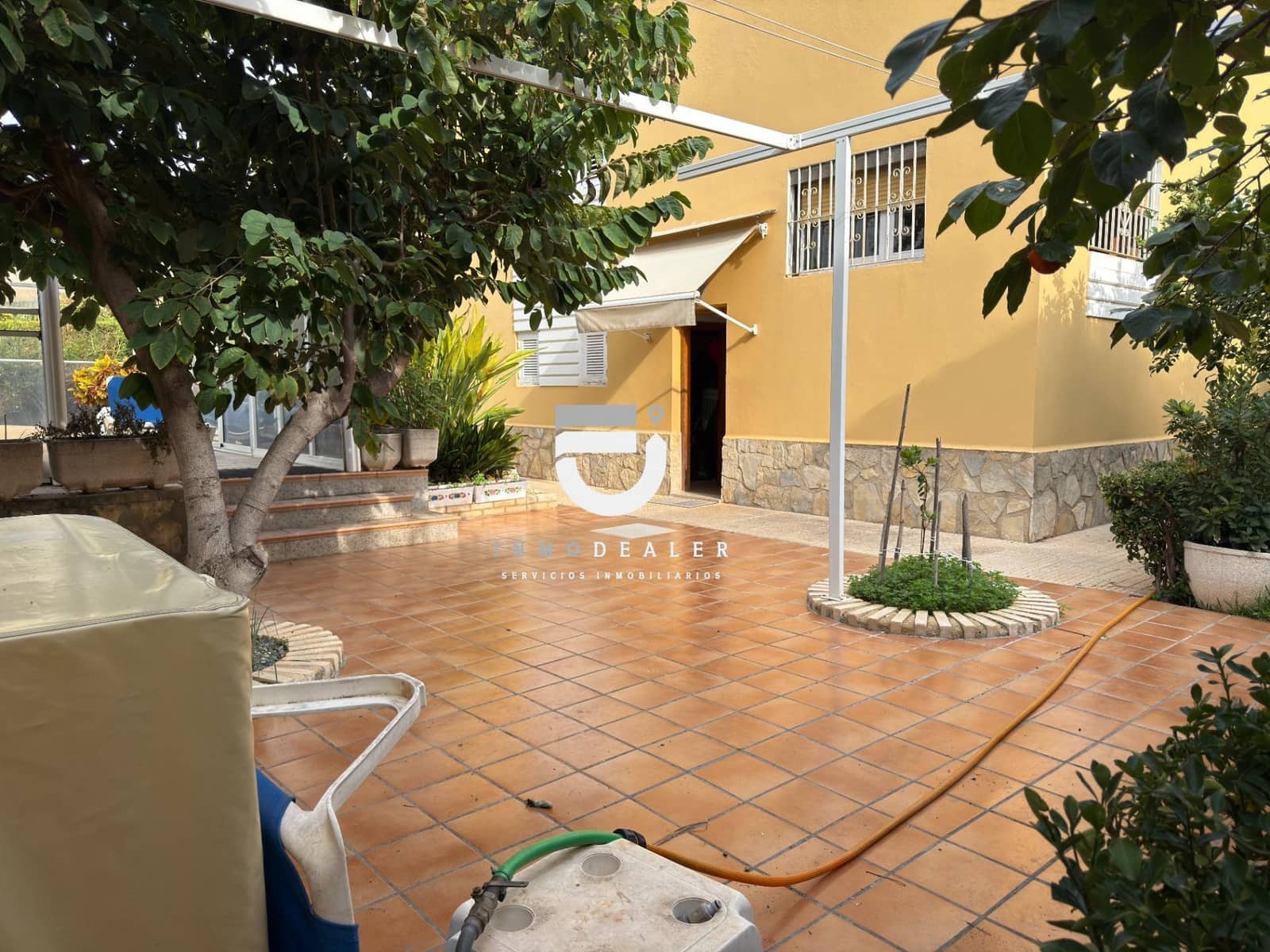 5 makuuhuone Huvila myytävänä paikassa Oliva mukana uima-altaan 
autotalli - 750 000 € (Ref: 9419936)