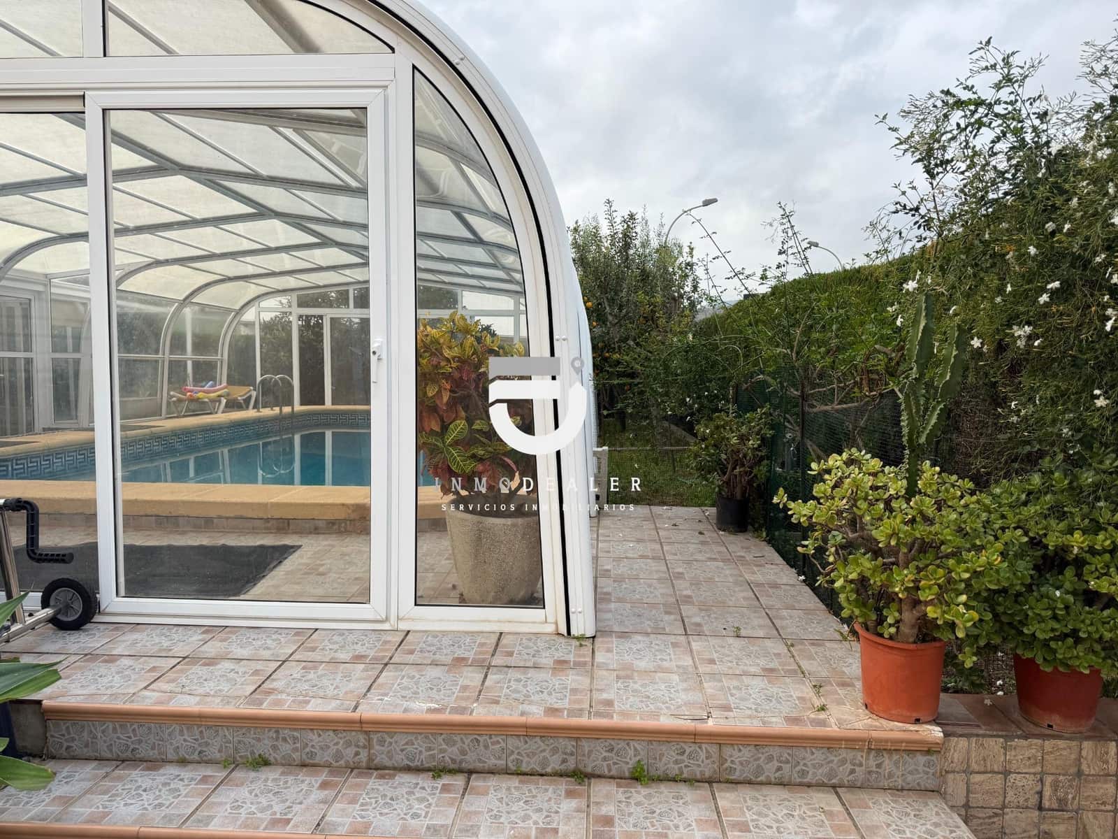 5 makuuhuone Huvila myytävänä paikassa Oliva mukana uima-altaan 
autotalli - 750 000 € (Ref: 9419936)