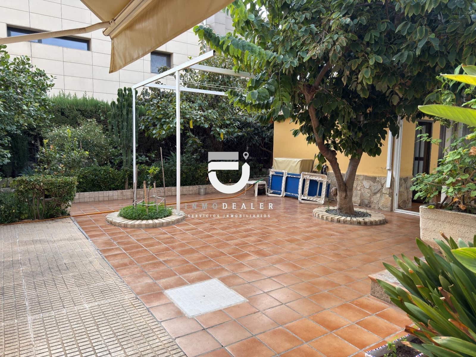 5 makuuhuone Huvila myytävänä paikassa Oliva mukana uima-altaan 
autotalli - 750 000 € (Ref: 9419936)