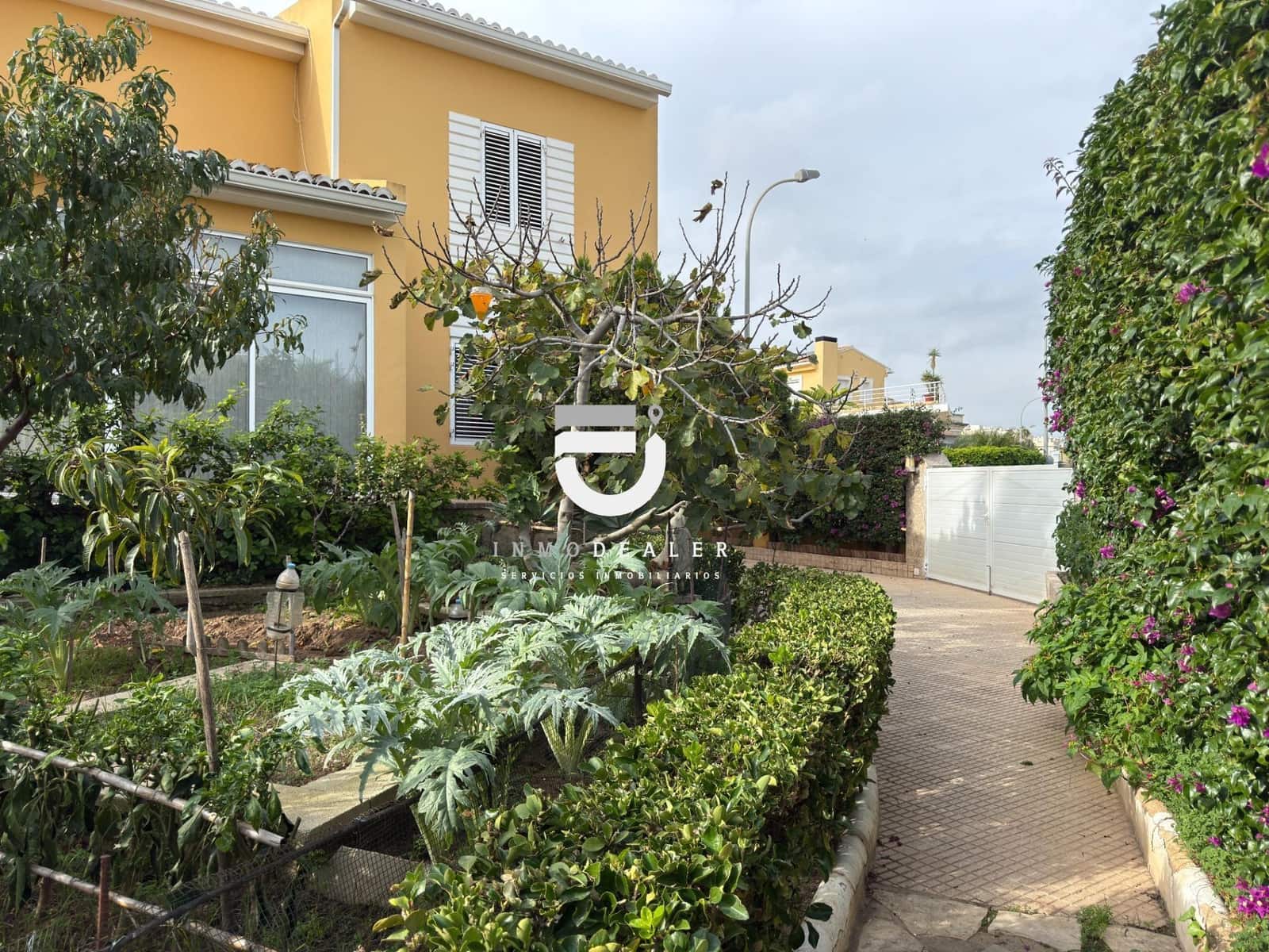 5 makuuhuone Huvila myytävänä paikassa Oliva mukana uima-altaan 
autotalli - 750 000 € (Ref: 9419936)