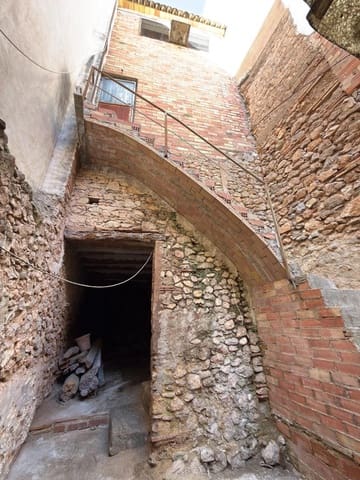 3 soveværelse Byhus til salg i Montichelvo med garage - € 40.000 (Ref: 9419991)