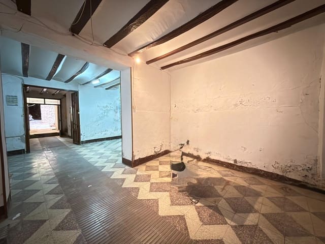 3 soveværelse Byhus til salg i Montichelvo med garage - € 40.000 (Ref: 9419991)