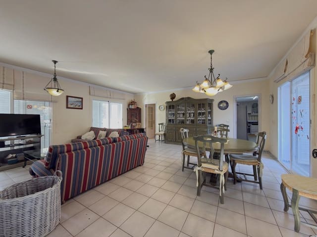 7 soverom Villa til salgs i Gandia med garasje - € 676 000 (Ref: 9437590)