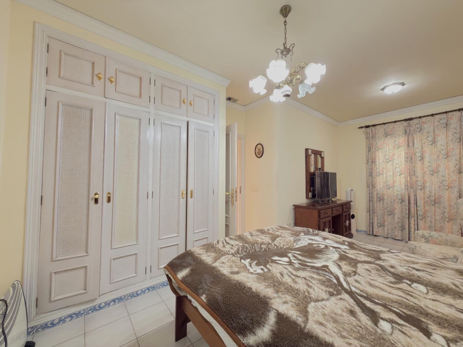 7 soveværelse Villa til salg i Gandia med garage - € 676.000 (Ref: 9437590)