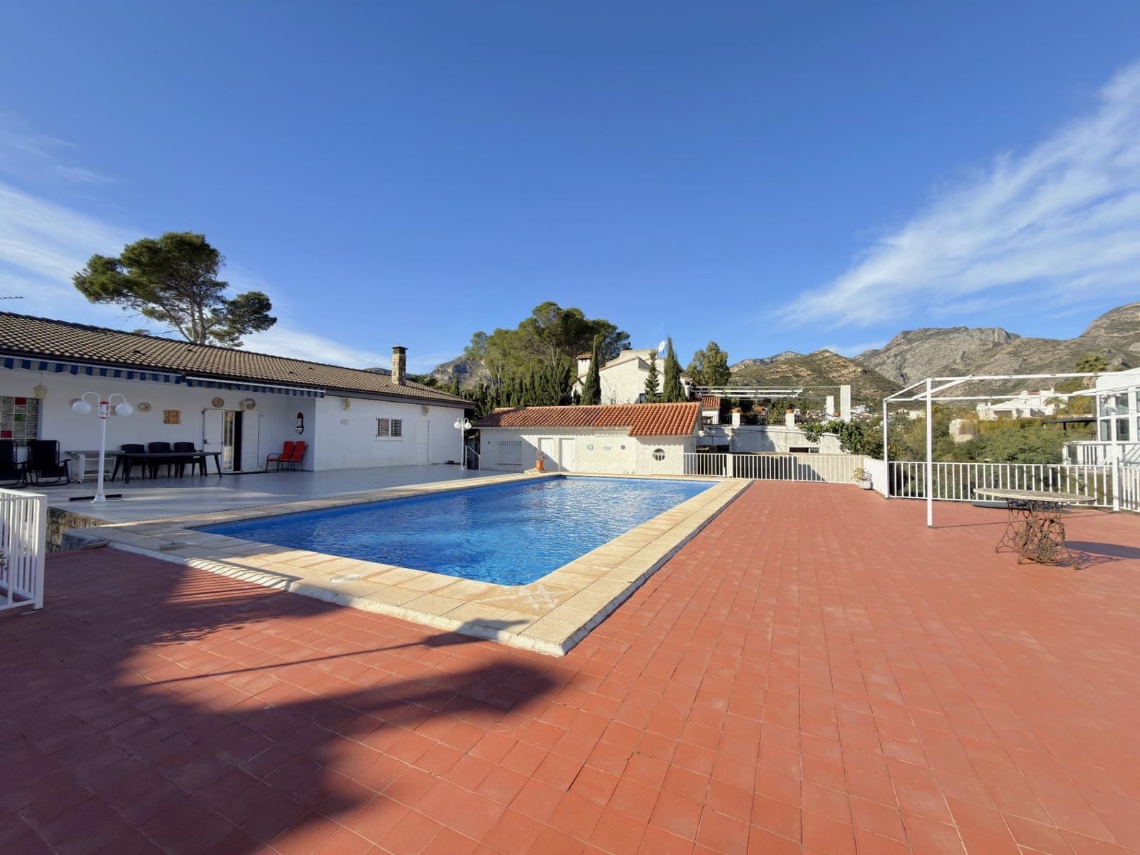 7 soveværelse Villa til salg i Gandia med garage - € 676.000 (Ref: 9437590)