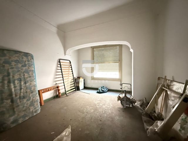 4 bedroom Flat for sale in Gandia - € 100,000 (Ref: 9513567)