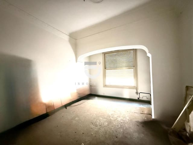 4 bedroom Flat for sale in Gandia - € 100,000 (Ref: 9513567)