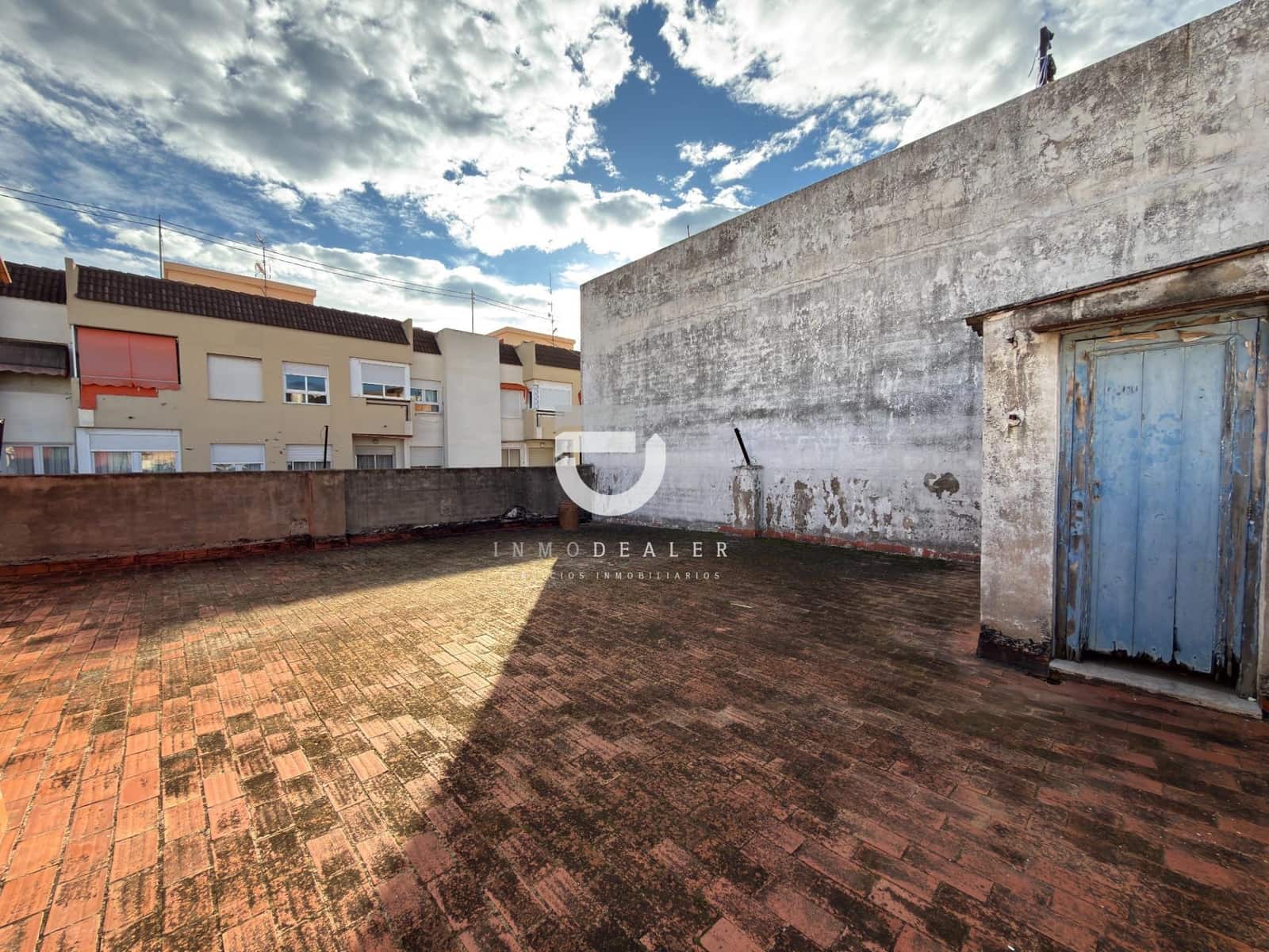 4 bedroom Flat for sale in Gandia - € 100,000 (Ref: 9513567)