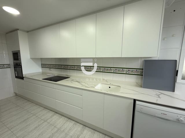 4 slaapkamer Flat te huur in Gandia met zwembad - € 1.000 (Ref: 9571379)