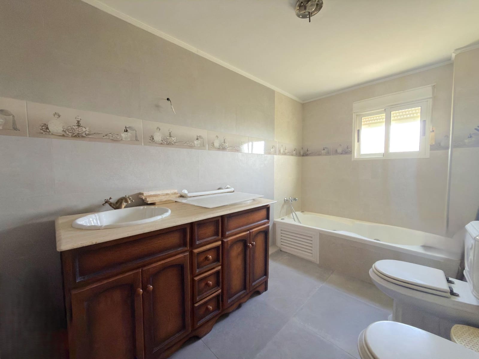 5 Zimmer Villa zu verkaufen in Vila-real mit Pool Garage - 295.000 € (Ref: 9583051)