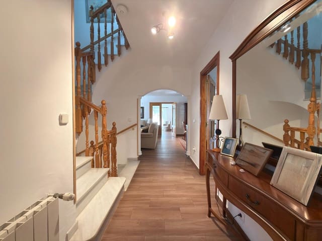 4 slaapkamer Villa te koop in Gandia met garage - € 517.000 (Ref: 9720139)